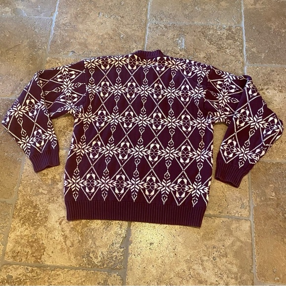 Vintage TOMMY HILFIGER Men Burgundy Pattern Snowflakes Sweater Size XL-Fit Small - Picture 4 of 8